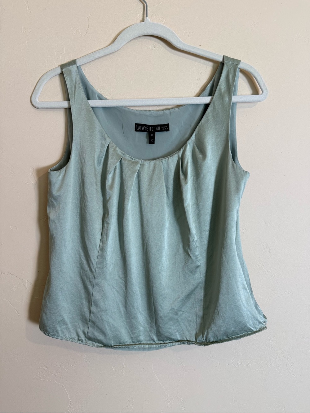 Lafayette 148 New York 100% silk Light Sage Green Scoop Neck Tank Top